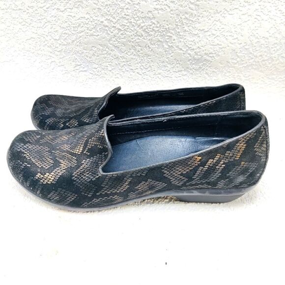 Dansko 'olivia' Loafer Flat Shoe Sz 37 US 6.5 - 7 Black & Bronze Snake Embossed - Picture 1 of 16